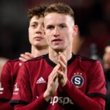 Navijači dočekali ovacijama igrača svog kluba koji je saopštio da je homoseksualac (VIDEO) 3