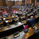 Poslanici skupštine Srbije večeras završili raspravu, nastavak sednice u sredu 12