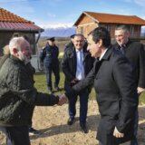 Kurti i Rašić obišli dve porodice u mestu Istok na zapadu Kosova 5