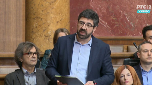 mika Radomir Lazović Zašto naprednjaci kriju od opozicije kada će zakazati nastavak konstitutivne sednice Skupštine Srbije? 4