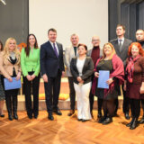 Pokrajina finansira 22 lista nacionalnih manjina u Vojvodini: Mirović podelio ugovore 1