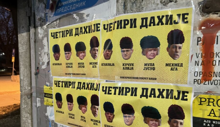 "Naši" oblepili Orašac plakatima: Opozicioni političari kao četiri dahije 1