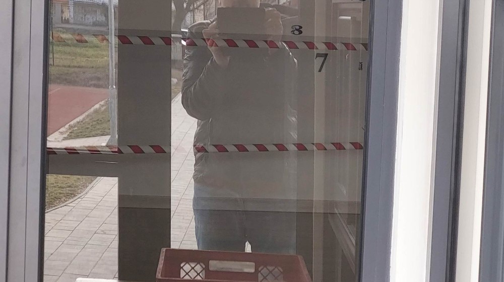 Zbog pucanja vodovodne cevi učenici škole u Zaječaru morali na onlajn nastavu 3 Zbog pucanja vodovodne cevi učenici škole u Zaječaru morali na onlajn nastavu 3