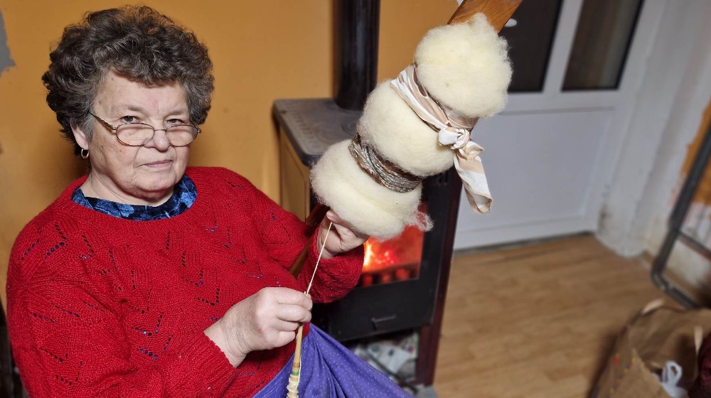 “Ručno smo vlačili vunu, preli i farbali je”: Kako se nekada pravila odeća u Timočkoj krajini 2