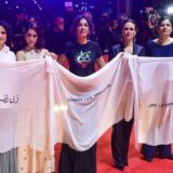 Demonstracija solidarnosi na filmskom festivalu u Berlinu: Umetnice držale plakat „Žene, život, sloboda“ 6