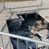 Pločnik kod spomenika Stefanu Nemanji propao u zjapeću rupu: Trg stoji na stubićima koji nisu izdržali kamion 8