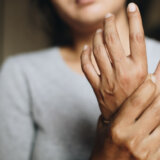 Bockanje i trnjenje može biti znak ozbiljnog oboljenja: Neurolog otkriva da češće pogađa žene 1