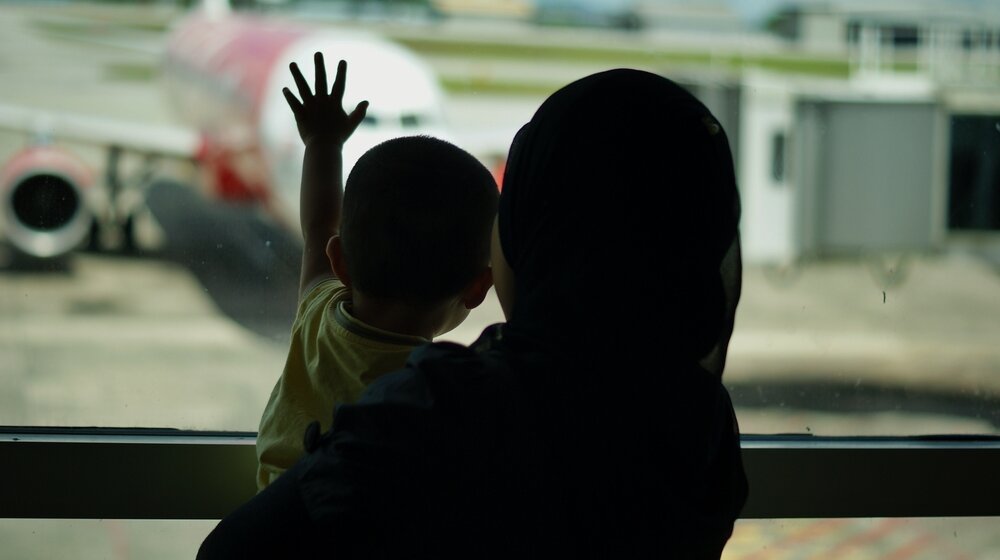 Roditelji ostavili bebu na aerodromu u Tel Avivu jer joj nisu kupili kartu za let 15