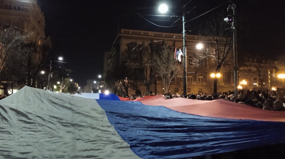 Više javno tužilaštvo: Ozbiljna kršenja zakona tokom večerašnjih protesta u Beogradu 1