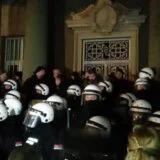 Ko su Dejan Zlatanović i Damnjan Knežević koji su privedeni zbog pozivanja na nasilnu promenu poretka? 11
