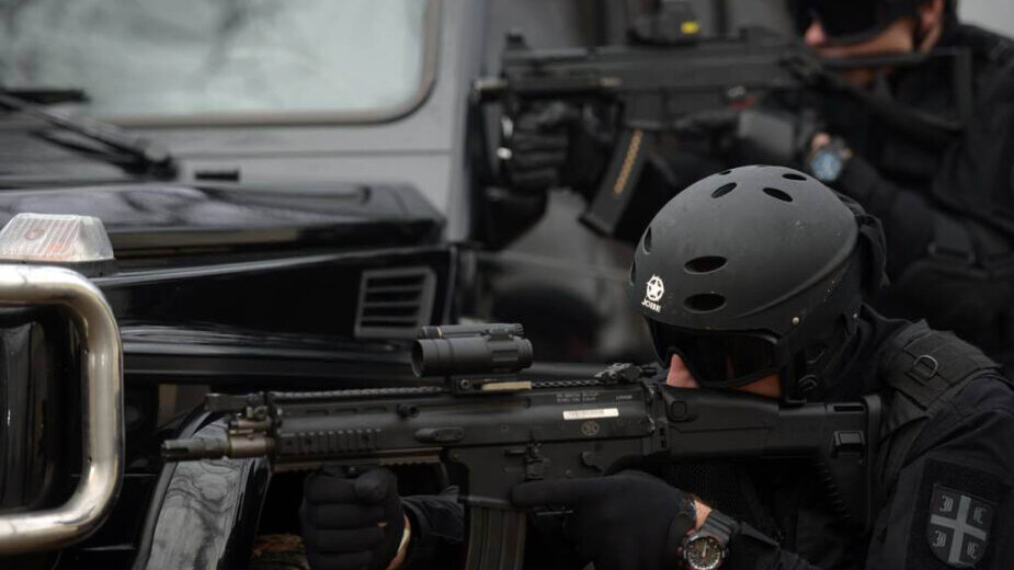 Koje bezbednosne službe i specijalne jedinice su u Srbiji nadležne za zaštitu najviših državnih funkcionera? 3