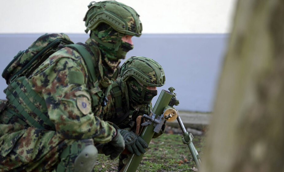 Dveri: Vlada da povuče odluku o učešću vojske u borbenoj grupi Helbrok EU 1
