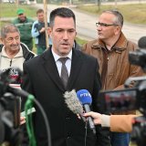 Terziću, srednji prst je baš doktorski od vas 11