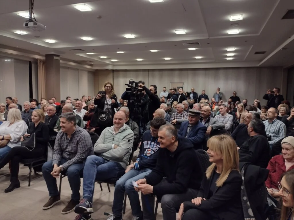 Srbija ne sanja već spava a buđenje će biti bolno: Dragan Đilas na tribini u Kragujevcu 4