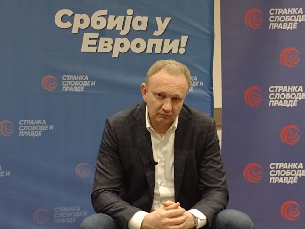 Srbija ne sanja već spava a buđenje će biti bolno: Dragan Đilas na tribini u Kragujevcu 5