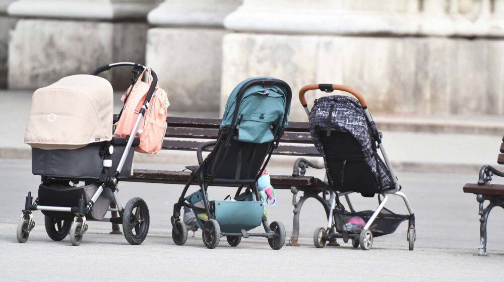 Hrvatska: Bliznakinje rođene u različitim godinama 1