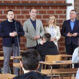 Ministar Ružić obišao osmake na probnoj maloj maturi 5