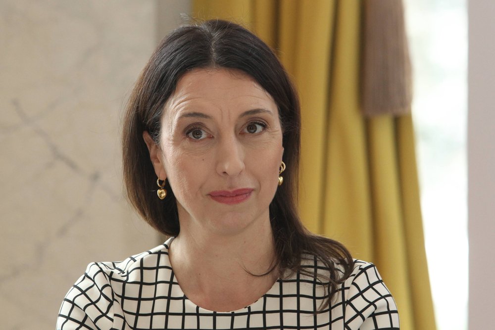 Sramota ili ne? Oštra reakcija dela javnosti na imenovanje Nikole Pejakovića i Aje Jung na funkcije u Srpskom narodnom pozorištu 3 Sramota ili ne? Oštra reakcija dela javnosti na imenovanje Nikole Pejakovića i Aje Jung na funkcije u Srpskom narodnom pozorištu 3