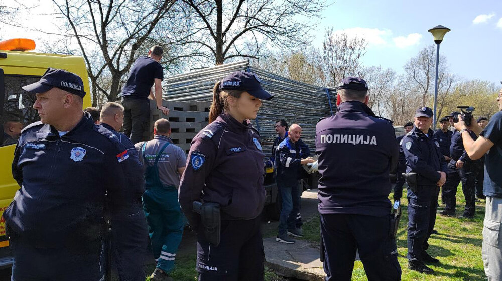 N1: Protestanti na Savskom nasipu zapalili vatru, pozvani vatrogasci 1