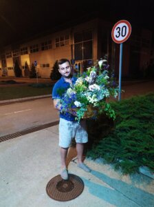 "Dostavio sam 2.501 ružu, porudžbinu primio čak sa Novog Zelanda, i odneo cveće u Austriju": Šta je sve doživeo šabački cvećar za 27 godina rada 2