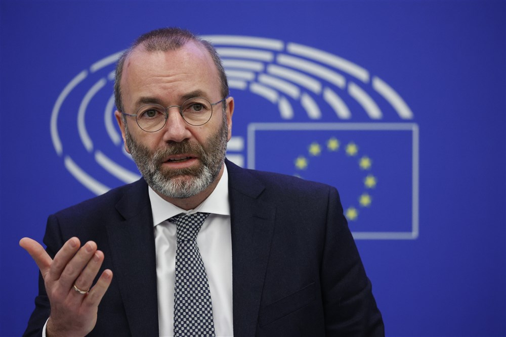 "Nema potrebe da se plašimo Kremlja, to moramo da naučimo od Ukrajine": Predsednik EPP smatra da EU treba da uvede režim vojne ekonomije 2 "Nema potrebe da se plašimo Kremlja, to moramo da naučimo od Ukrajine": Predsednik EPP smatra da EU treba da uvede režim vojne ekonomije 1