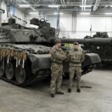 Prvi britanski tenkovi tipa Čelendžer pristigli u Ukrajinu 13