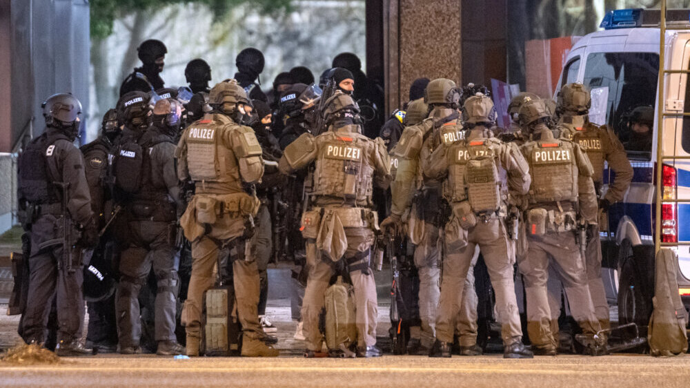 Prve fotografije nakon sinoćnjeg masakra u Hamburgu: Zločin okarakterisan kao "divljanje" 3 Prve fotografije nakon sinoćnjeg masakra u Hamburgu: Zločin okarakterisan kao "divljanje" 3