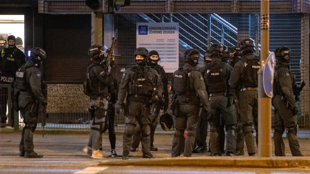 Prve fotografije nakon sinoćnjeg masakra u Hamburgu: Zločin okarakterisan kao "divljanje" 2 Prve fotografije nakon sinoćnjeg masakra u Hamburgu: Zločin okarakterisan kao "divljanje" 2