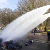 Protest protiv vlasti u Holandiji: Više hiljada poljoprivrednika i aktivista blokirali Hag na nekoliko sati 7