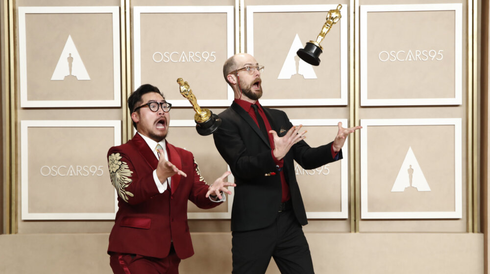 Kung fu, ples i prost humor: Da li se sećate ovog suludog spota koji su režirali ovogodišnji dobitnici Oskara 1
