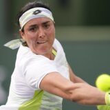 Ons Žaber ispala u Indijan Velsu, Iga Švjontek prošla dalje 13