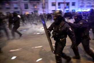 Nove demonstracije u Parizu, policija upotrebila pendreke i suzavce (FOTO/VIDEO) 2