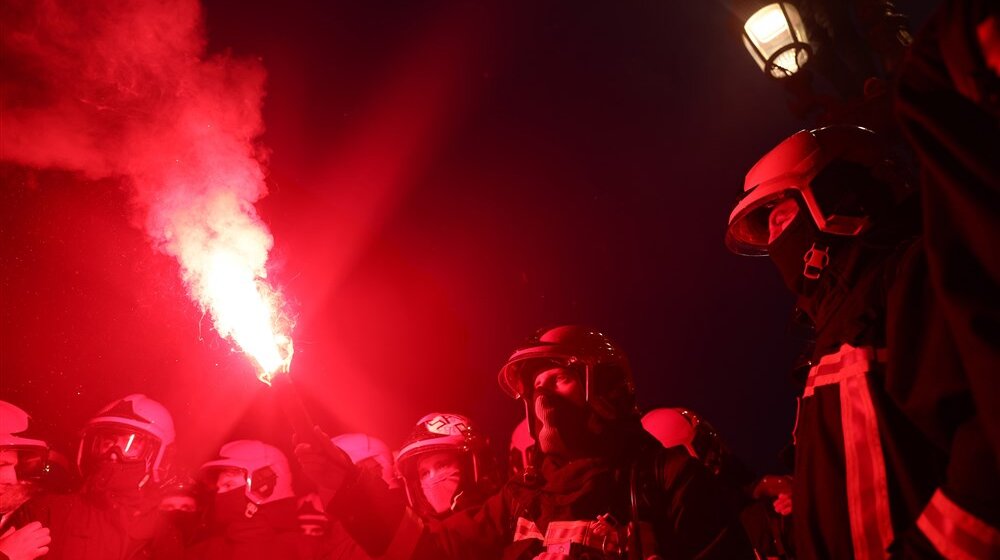 Demonstranti u Bordou zapalili su gradsku kuću (VIDEO) 1