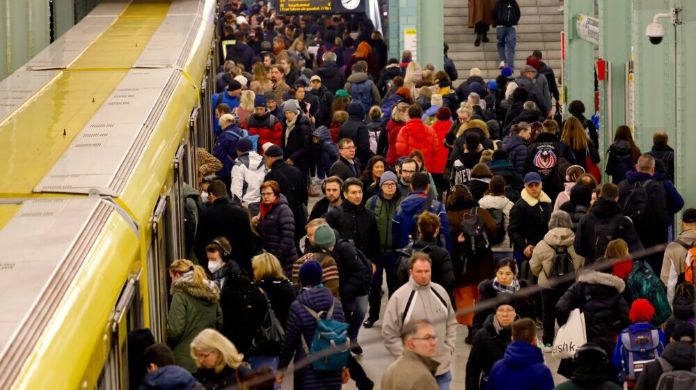 Počeo veliki štrajk u Nemačkoj: Železnica, aerodromi i autobusi paralisani na 24 sata 1