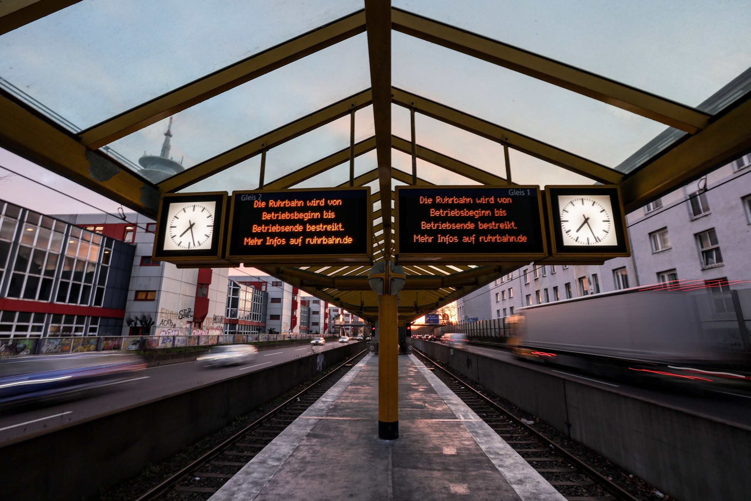 „Danas nije radni dan, danas je dan štrajka": Kako izgleda dan u kom je javni transport u Nemačkoj stao? (FOTO) 4
