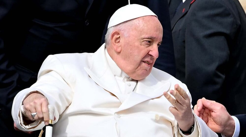 Papa Franja se izvinio zbog vređanja LGBT osoba: Kako ih je tačno nazvao? 11