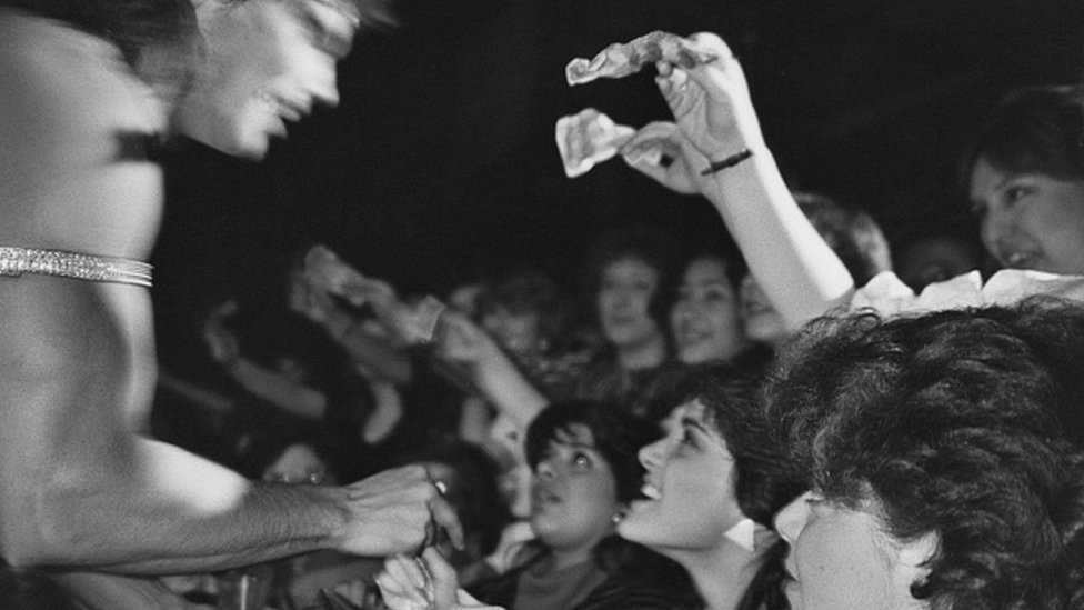 Amerika i zabava: Kontroverzni Indijac koji je postao kralj američkih muških striptiz klubova 4 striptiz predstava Čipendejlsa u Njujorku, 14. april 1984. godine