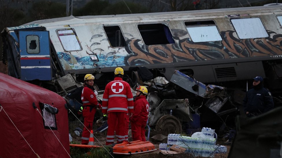 Grčka, železnica i udes: Štrajk železničara u celoj zemlji, u Atini sukob demonstranata i policije 3 Ekipe Hitne pomoći na mestu nesreće