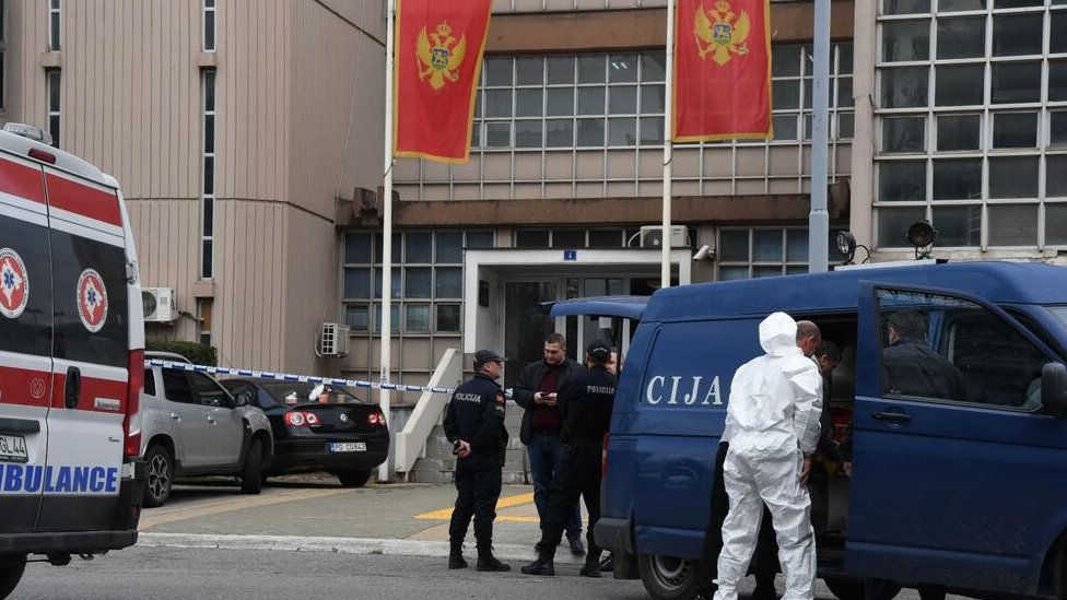 Crna Gora: Eksplozija bombe na ulazu u sud u Podgorici - poginula jedna osoba, ima povređenih 2 Uviđaj