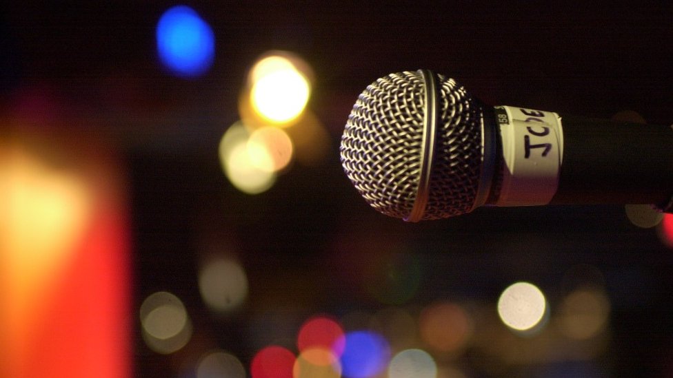 Evrovizija 2023: Ko su finalisti takmičenja za predstavnika Srbije na evropskom festivalu 2 mikrofon