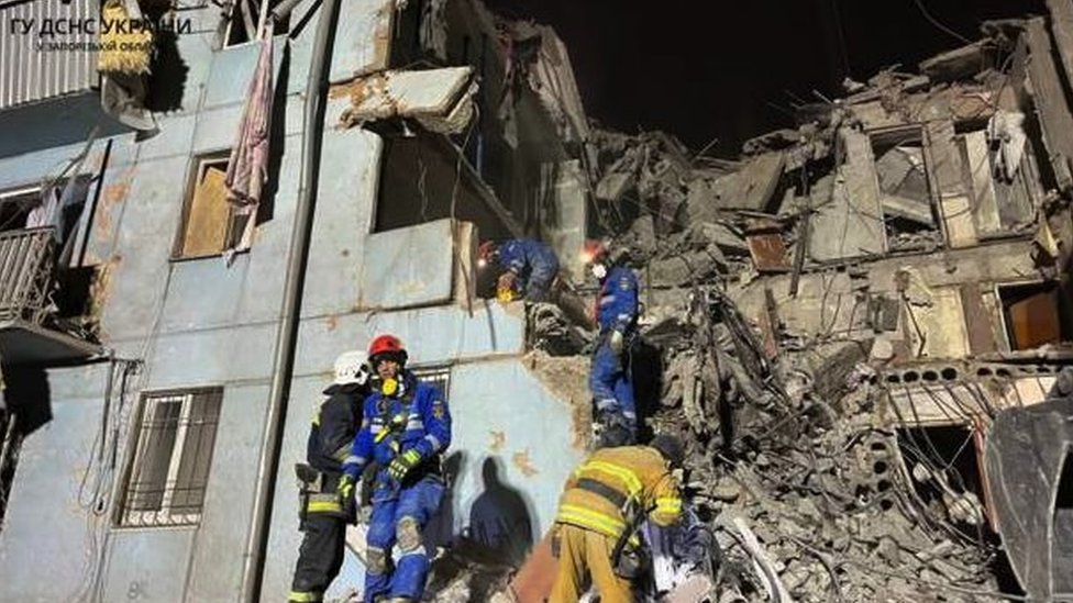 Rusija i Ukrajina: Ulične borbe u Bahmutu, raste broj poginulih u ruskom bombardovanju stambene zgrade u Zaporožju 7 Granatiranje u Zaporožju