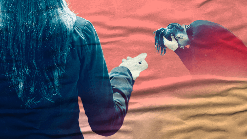 Velika Britanija i deca: „Izuzetan preokret“ u životu majke koja je vratila starateljstvo nad detetom 2 Women with head in her hands