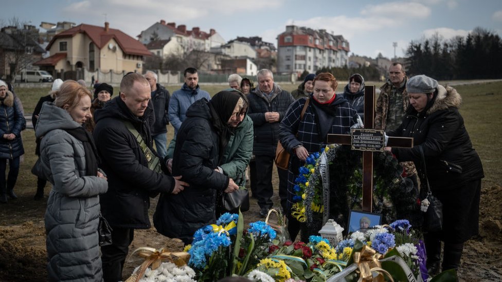 Rusija i Ukrajina: Zašto je Bahmut važan za obe strane u ratu 2 A funeral in Lviv for a soldier who died in Bakhmut