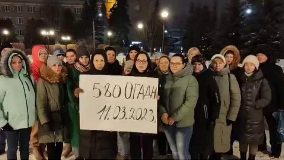 Rusija i Ukrajina: Majke i supruge mobilisanih ruskih vojnika se pribojavaju da im bližnje na frontu koriste kao topovsko meso 4 majke