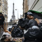 Protesti u Francuskoj: Pariz se davi u đubretu, pacovi se goste 6