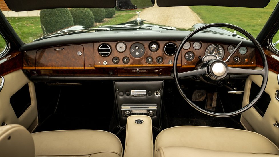 unutrašnjost automobila