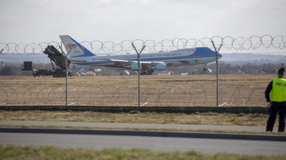 Rusija i Ukrajina: Ruska špijunska mreža optužena za sabotažu uhapšena u Poljskoj 1 U.S. President Joe Biden arrives at Rzeszow-Jasionka Airport in Poland