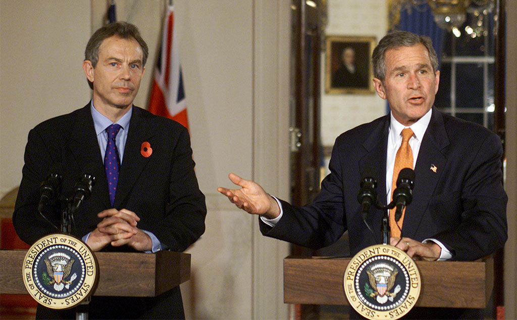 Američki predsednik Džordž Buš i britanski premijer Toni Bler u Beloj kući. 7 November 2001