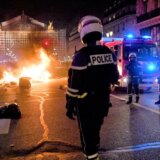 Francuska i protesti: Vlada preživela glasanje o nepoverenju, više od 100 uhašenih u demonstracijama 12
