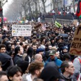 Francuska i protesti: Makron kaže da penzione reforme ni njemu nisu prijatne, ali da su neophodne, veliki broj ljudi ponovo na ulicama 5